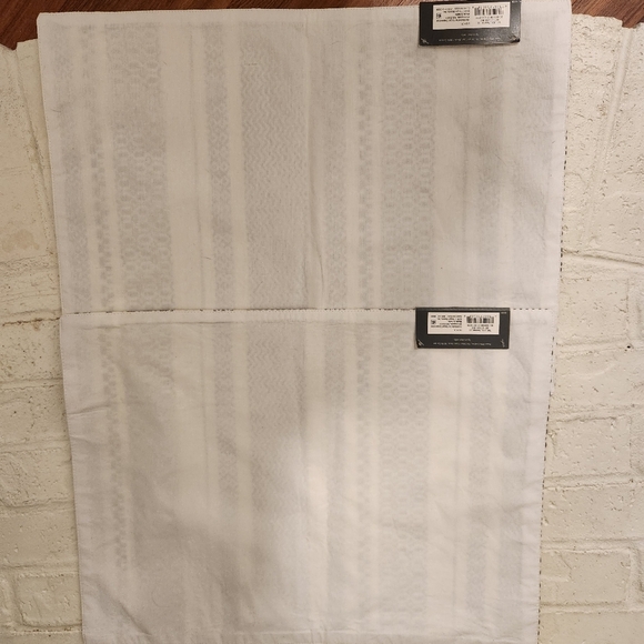 Threshold Gray and Off White Placemat With Silver Design - Picture 4 of 6